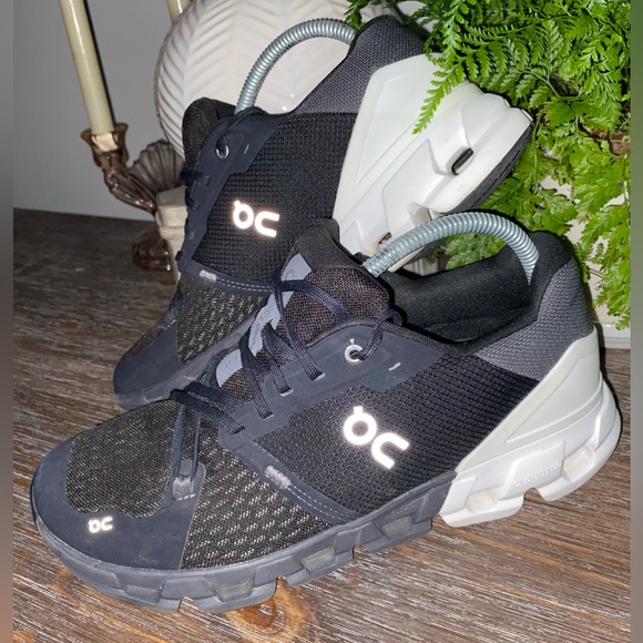 OC Men’s 9 On Cloud Cloudflyer 4 Black/White Athletic Running Sneakers Shoes - Picture 4 of 11